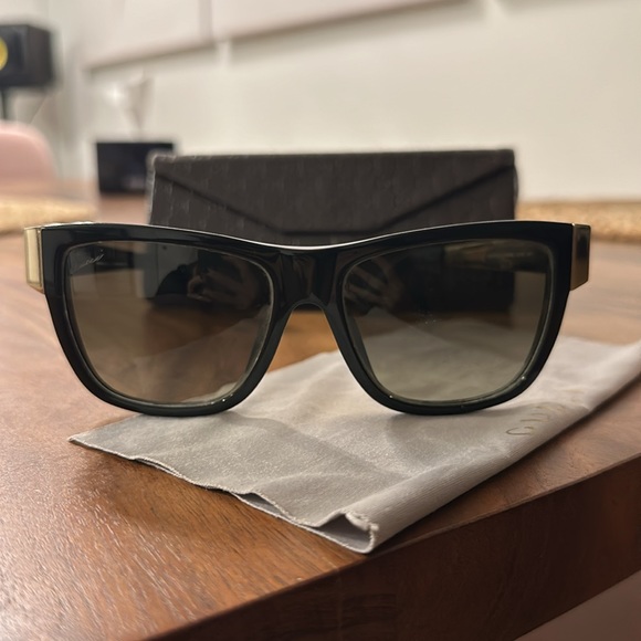COPY - Gucci sunglasses black and gold - Picture 1 of 8